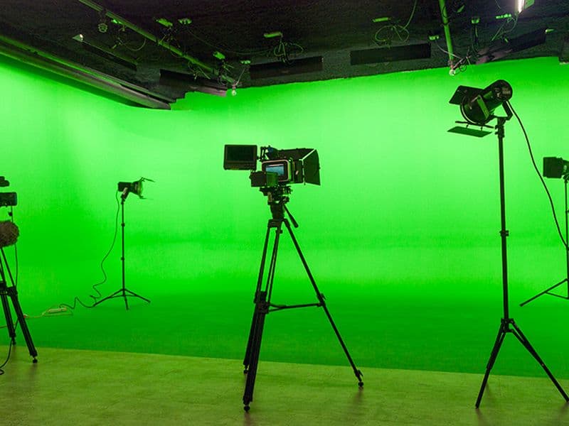 AI VFX Clash in Blockbuster; Directors Scramble to Blend Styles