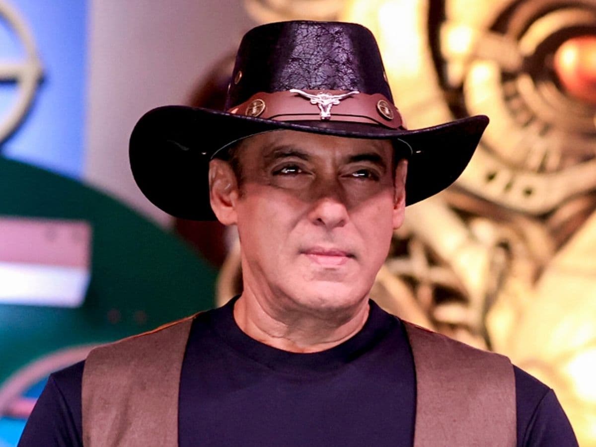Salman Khan rips trolling culture on Bigg Boss 20; drops hat and jacket in protest