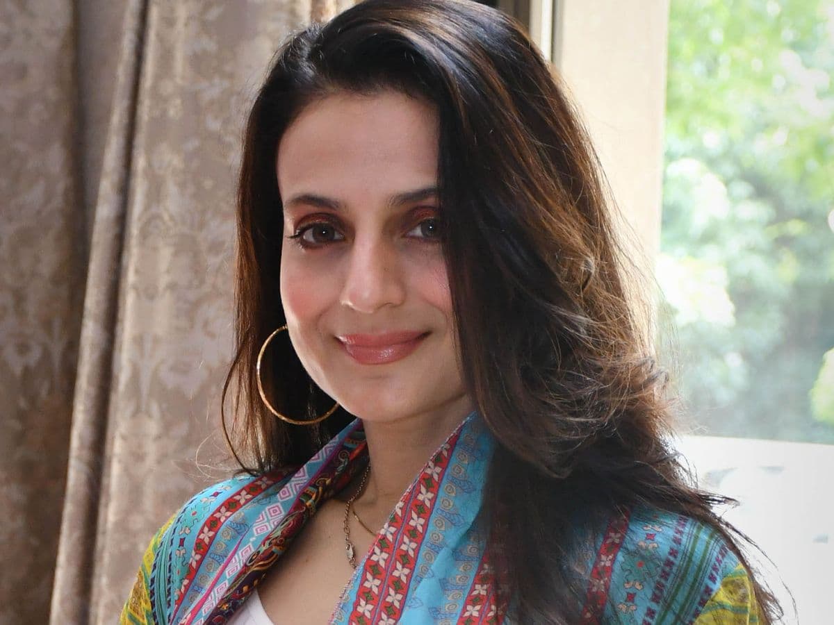 Ameesha Patel Critiques Star Entourage Costs; Calls Out Denial of Stardom