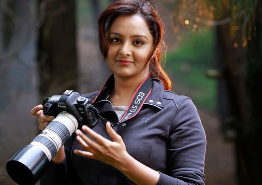 വിദ്യാഭ്യാസം മാത്രം പോര, മലയാളികൾ ഇനി പഠിക്കേണ്ടത് പൗരബോധം; മഞ്ജു വാര്യർ