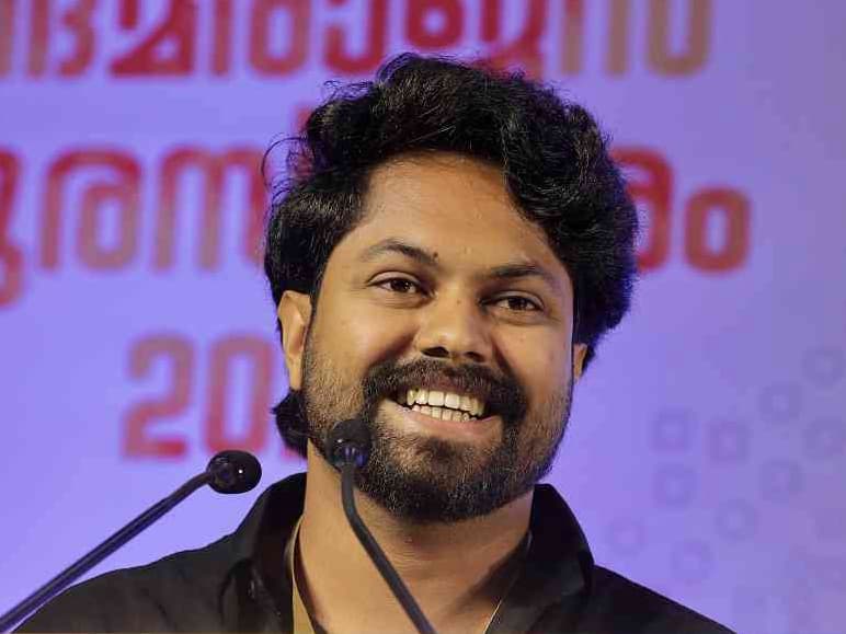 ദേശീയ പുരസ്കാരം സ്വപ്നമായിരുന്നു; ഫെമിനിച്ചി ഫാത്തിമയുടെ നേട്ടത്തിൽ വികാരാധീനനായി ഫാസിൽ മുഹമ്മദ്