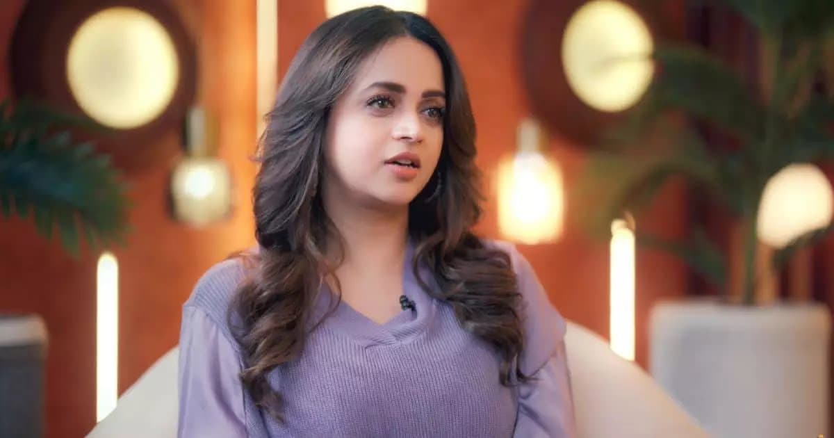 എന്നെ ഇവളുടെ അടുത്ത് ഇരുത്തല്ലേ, എനിക്ക് അഭിനയിക്കാന് പറ്റില്ല; എന്ന് ആ നടന് പരാതി പറഞ്ഞിട്ടുണ്ട്- ഭാവന