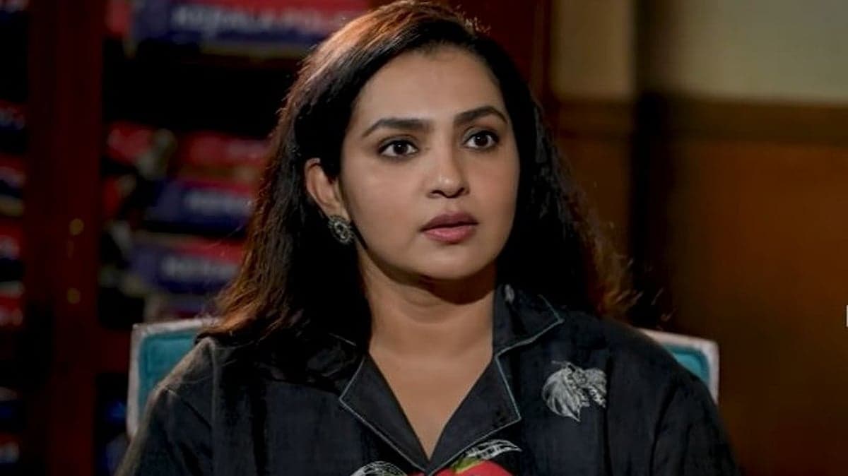 രണ്ട് പേരൊഴികെ എല്ലാവരും ഇന്നും ഒപ്പമുണ്ട്; ആളുകളില് നിന്നും അക്കാര്യം പ്രതീക്ഷിക്കുന്നത് നിര്ത്തി: പാര്വതി തിരുവോത്ത്