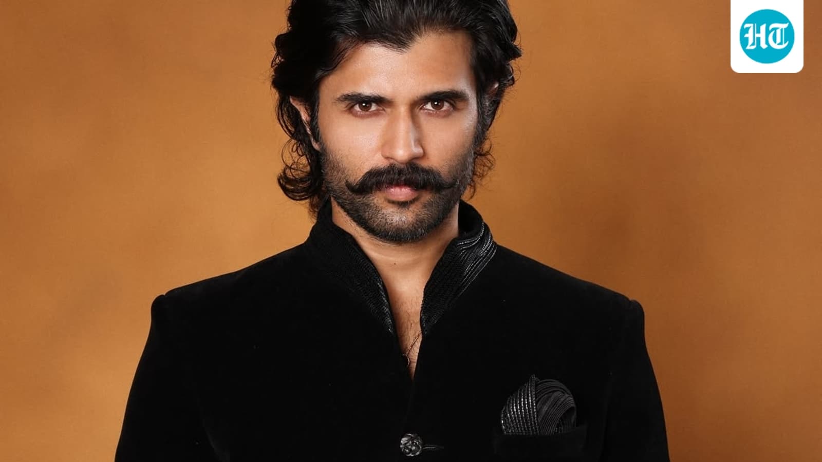 Vijay Deverakonda quits drinking after heartbreak; shares life story at Romanchakam promo