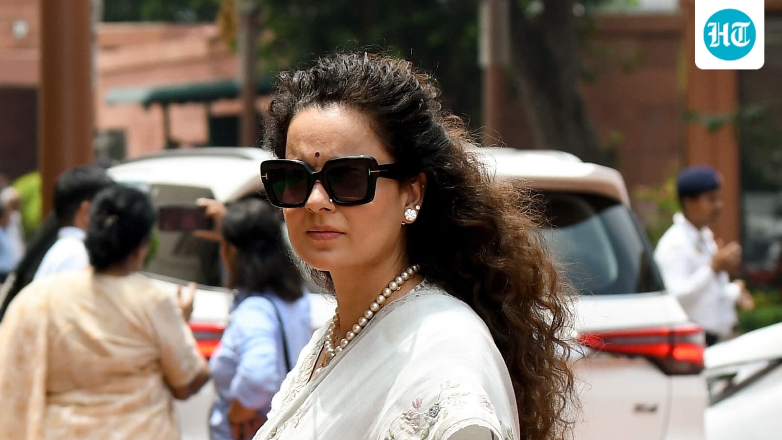 Kangana Ranaut fires back at critics; demands respect from 1% of the industry